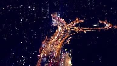 4k航拍夜晚城市高架桥密集车流交通视频的预览图